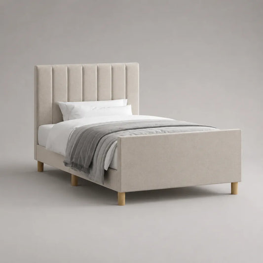 Letto matrimoniale 160x200 cm imbottito in tessuto beige con testiera a pannelli verticali e struttura a piattaforma con rete a doghe